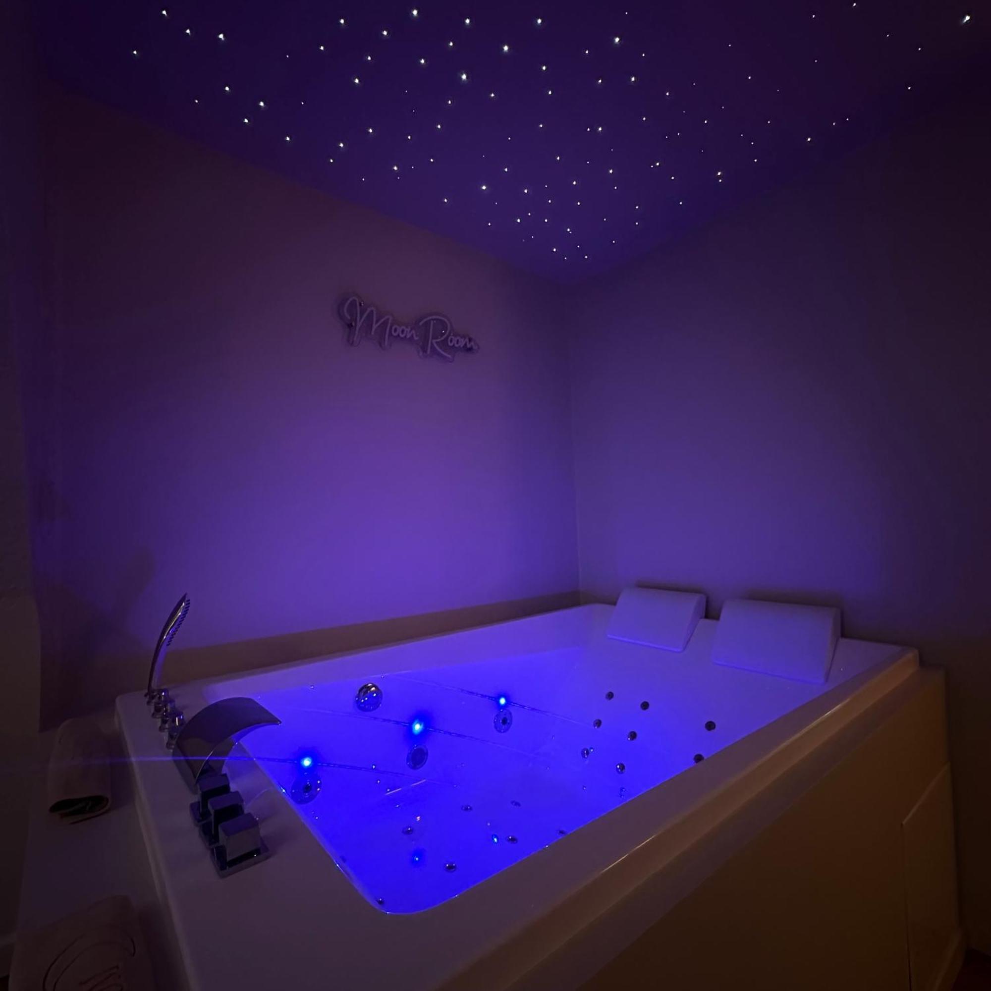 Moon Room, Nuit Insolite - Ollioules Toulon Var Екстер'єр фото