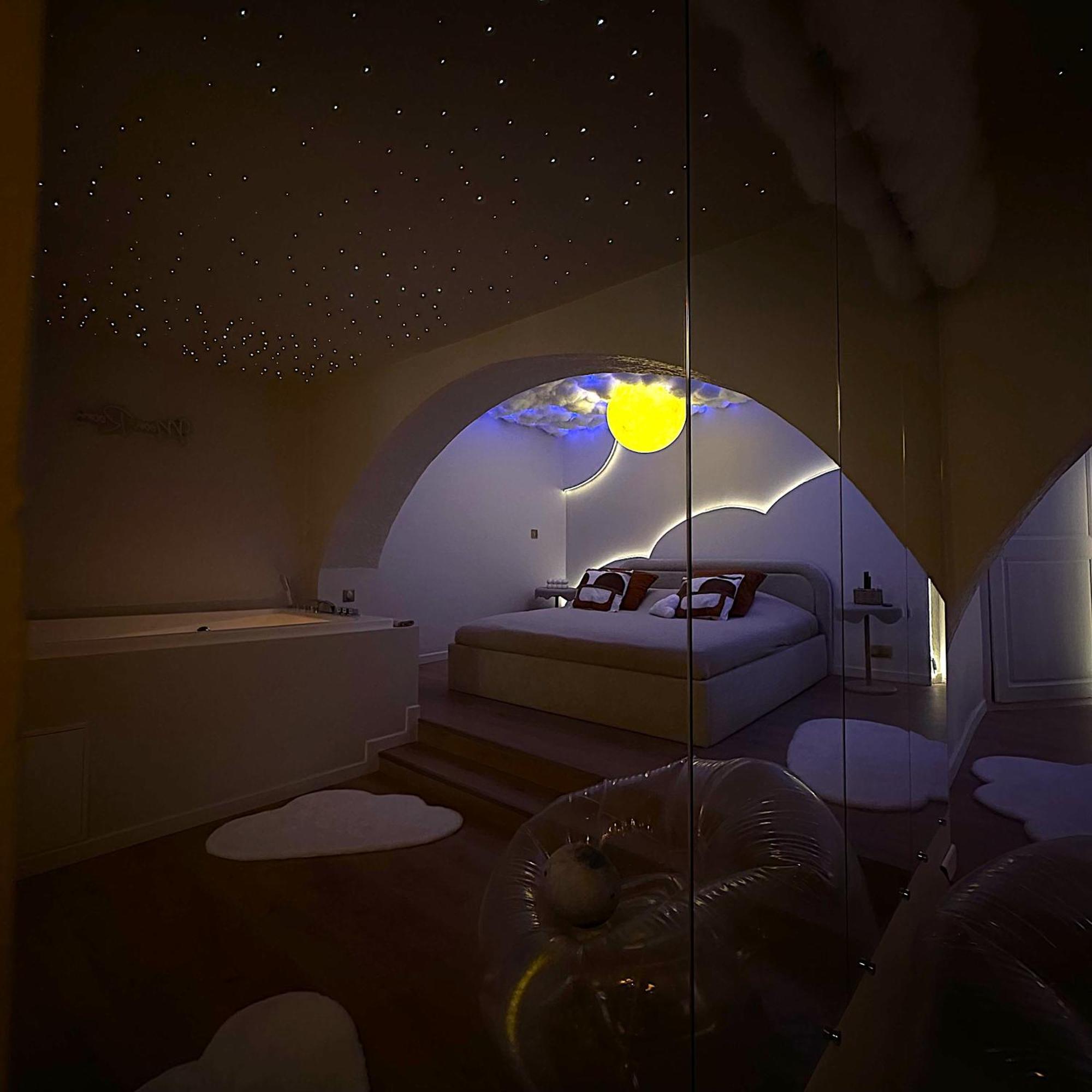 Moon Room, Nuit Insolite - Ollioules Toulon Var Екстер'єр фото