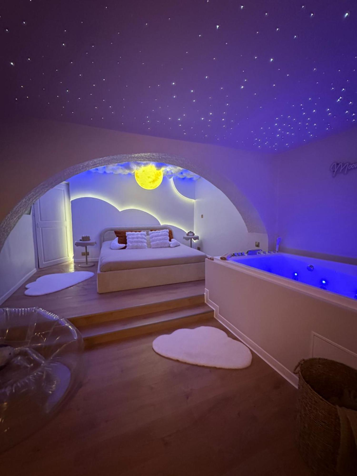 Moon Room, Nuit Insolite - Ollioules Toulon Var Екстер'єр фото